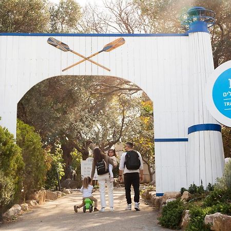 Travel Hotel Gesher Haziv Kültér fotó